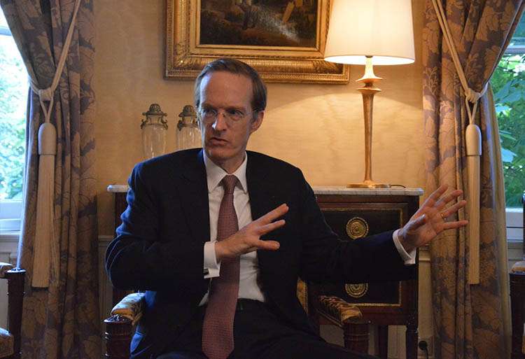 Son Excellence l’ambassadeur de France M. Charles Fries anime une conférence à EGE Rabat